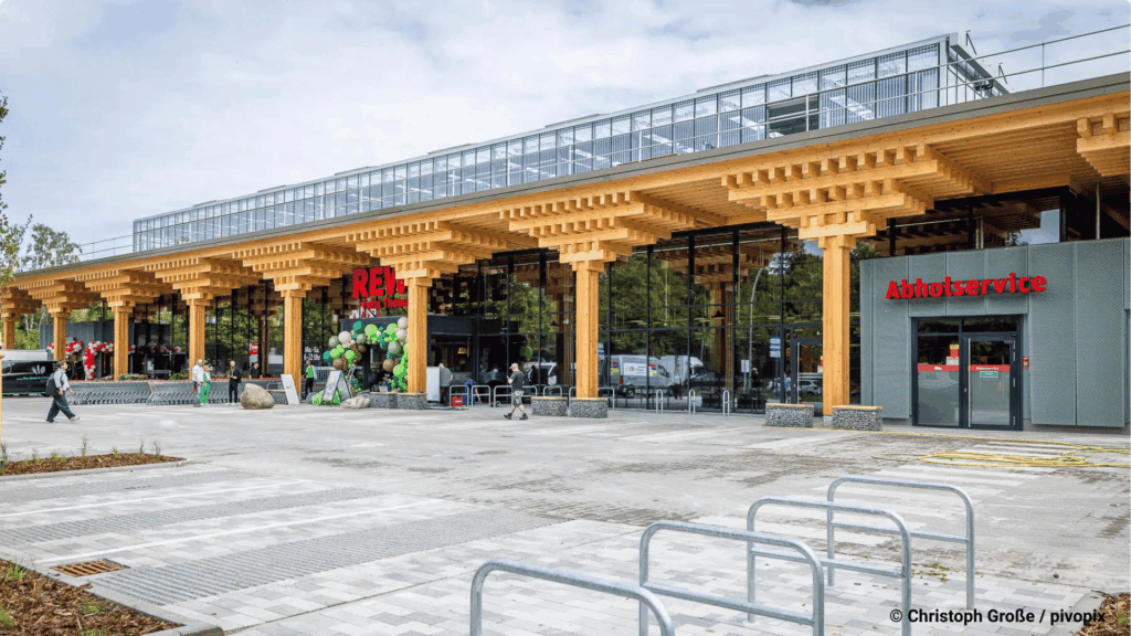 Außenansicht Parkplatz REWE